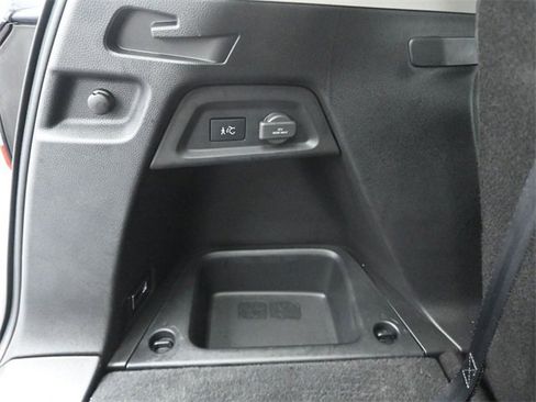 Certified 2025 Honda Pilot Touring image 38