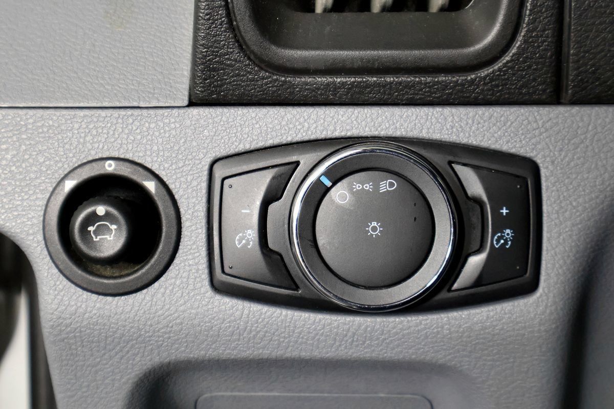 Used 2017 Ford Transit 150 XL RWD image 34