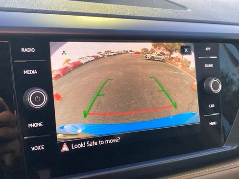 Used 2024 Volkswagen Taos SE image 22