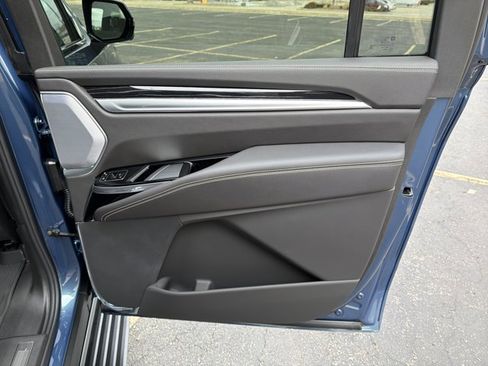 New 2026 Cadillac Escalade ESV Sport w/ Touring Package image 33