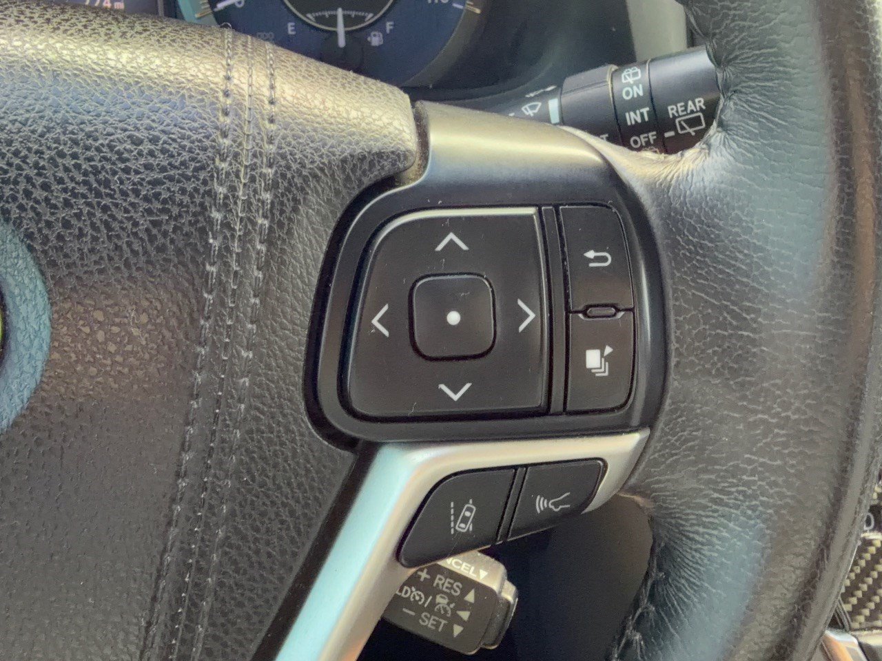 Used 2018 Toyota Sienna XLE w/ XLE Navigation Package FWD image 19