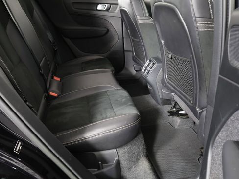 Used 2022 Volvo XC40 T5 R-Design image 23