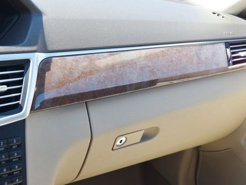 Used 2013 Mercedes-Benz E 350 4MATIC image 37