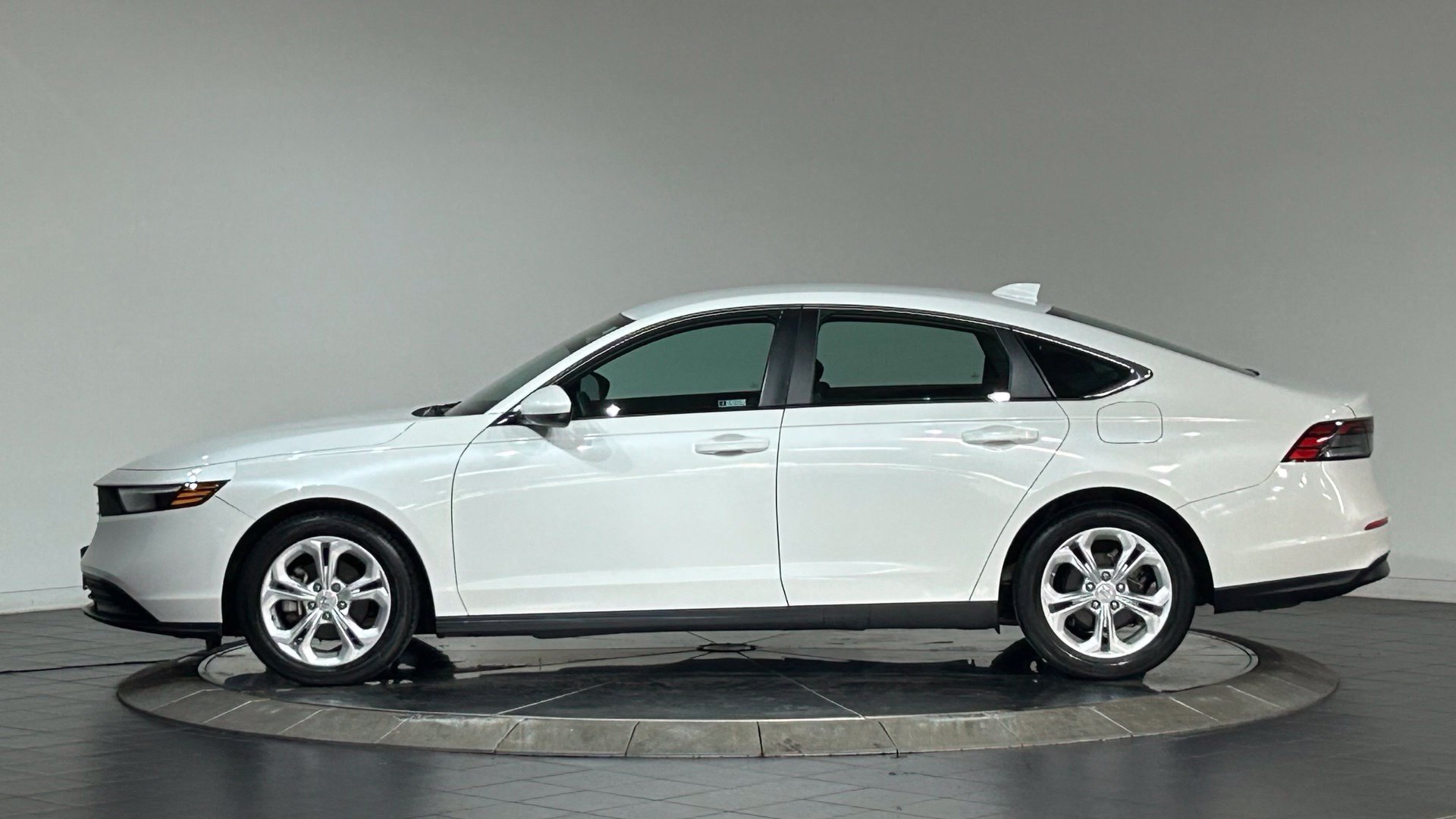 Used 2023 Honda Accord LX image 6