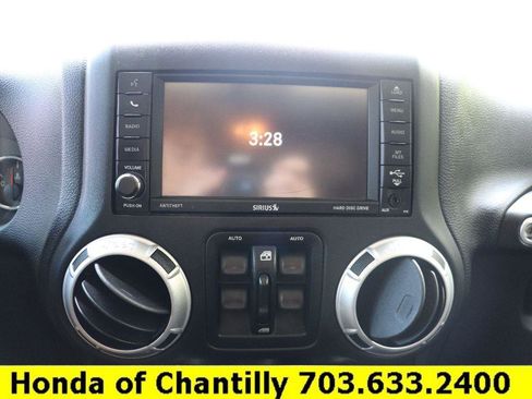 Used 2015 Jeep Wrangler Unlimited Sahara w/ Connectivity Group AWD/4WD image 16
