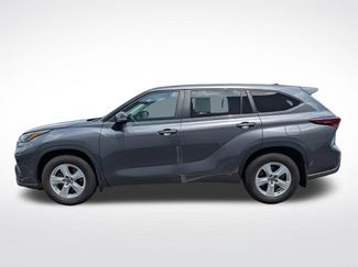 Used 2024 Toyota Highlander LE FWD video 2