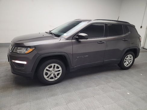 Used 2018 Jeep Compass Sport image 2