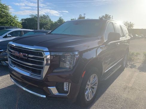 Used 2022 GMC Yukon SLT w/ SLT Premium Package image 2