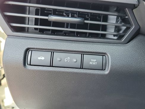 Used 2025 Nissan Altima 2.5 SV FWD image 34