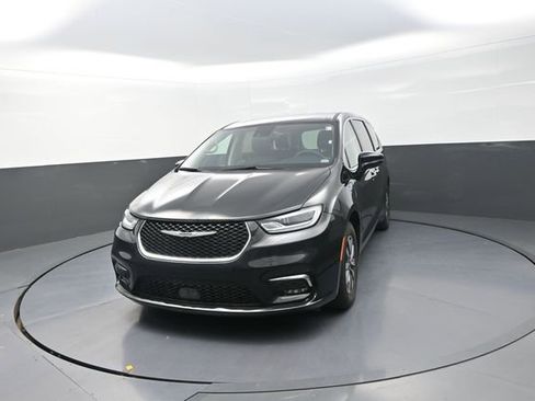 Used 2024 Chrysler Pacifica Limited FWD image 35