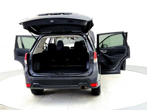 Used 2019 Subaru Forester Premium image 11