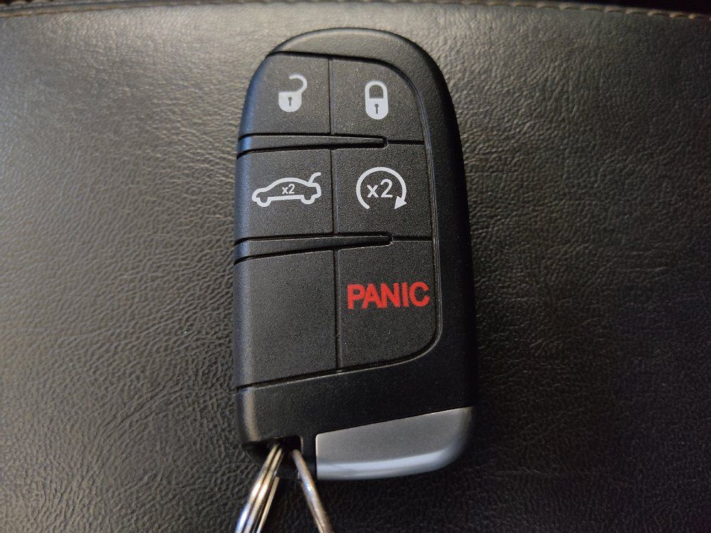 Used 2018 Jeep Compass Latitude w/ Popular Equipment Group FWD image 32