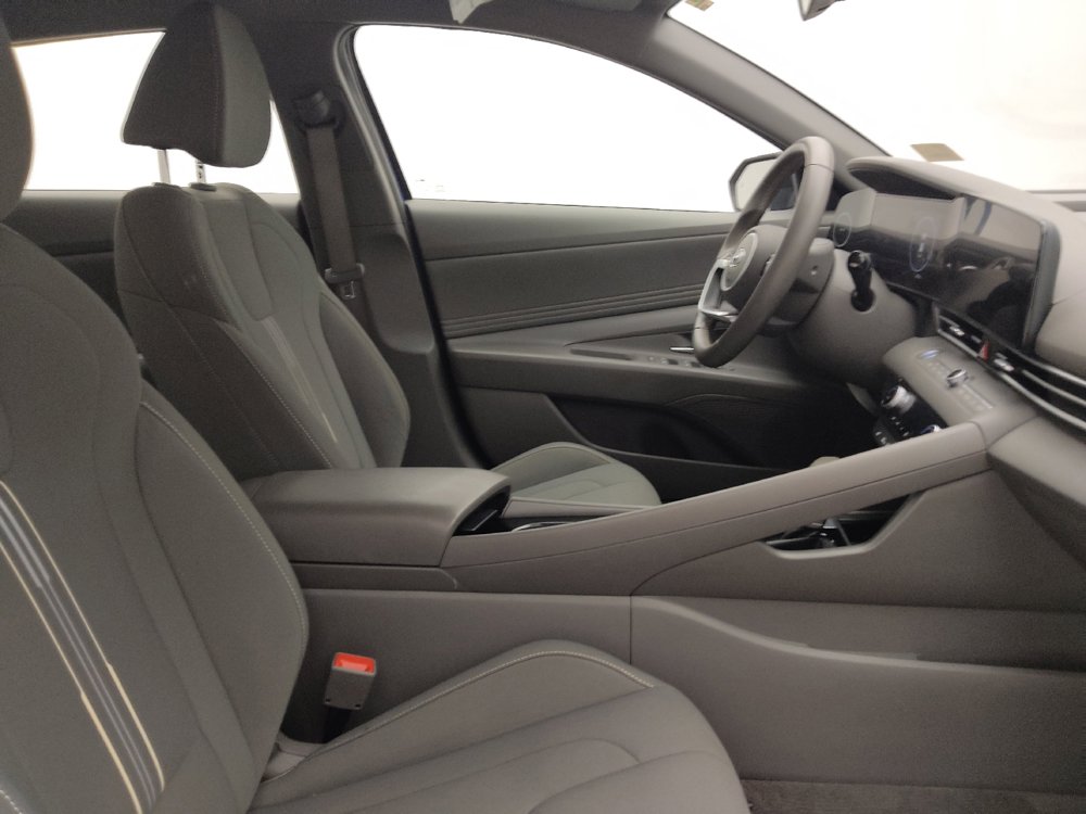 Used 2023 Hyundai Elantra SEL w/ Convenience Package FWD image 21