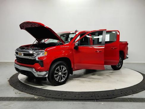 Used 2024 Chevrolet Silverado 1500 LT AWD/4WD image 12