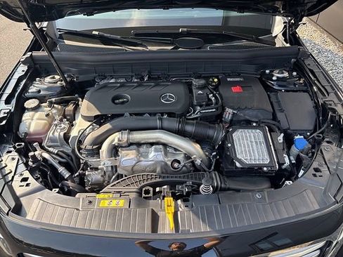 Used 2025 Mercedes-Benz GLB 250 4MATIC image 43