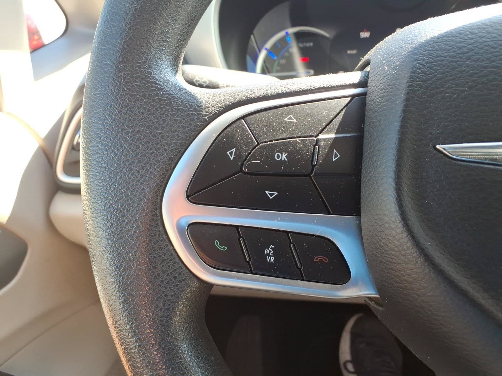 Used 2018 Chrysler Pacifica Touring Plus FWD image 12
