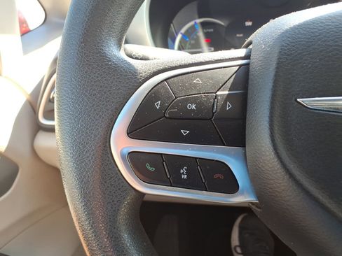 Used 2018 Chrysler Pacifica Touring Plus FWD image 12