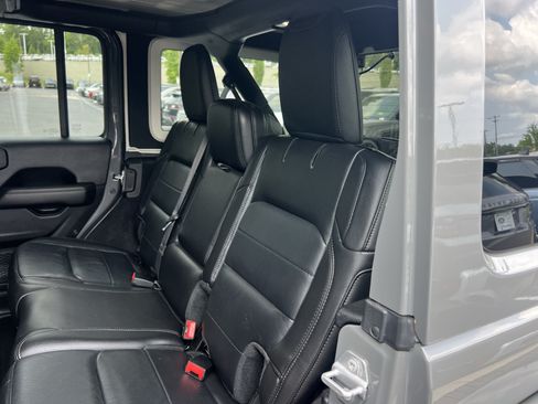 Used 2019 Jeep Wrangler Unlimited Sahara AWD/4WD image 33