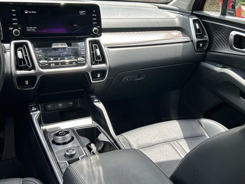 Used 2022 Kia Sorento S FWD image 25