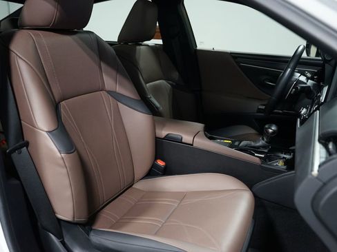 Used 2024 Lexus ES 350 Ultra Luxury w/ Accessory Package (Z2) image 30