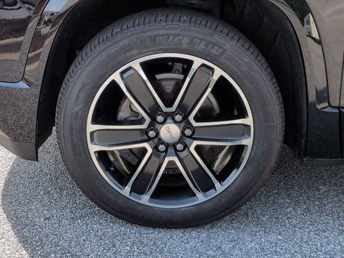 Used 2019 GMC Acadia Denali w/ Technology Package FWD image 11