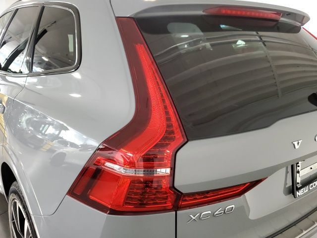 Used 2025 Volvo XC60 B5 Plus w/ Protection Package Premier AWD/4WD image 33