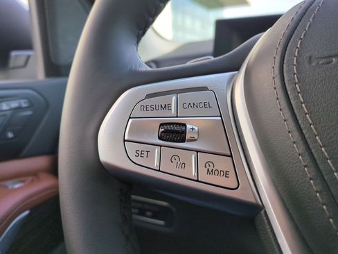 Used 2024 BMW X7 xDrive40i image 19