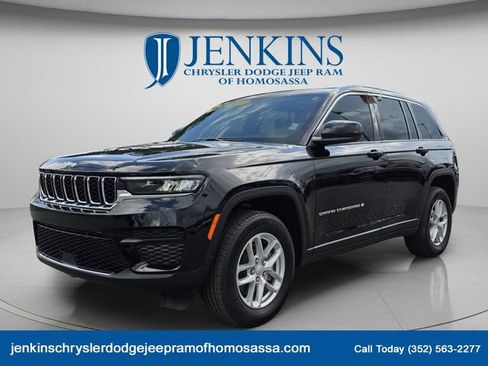 Certified 2025 Jeep Grand Cherokee Laredo X w/ Luxury Tech Group I RWD image 9