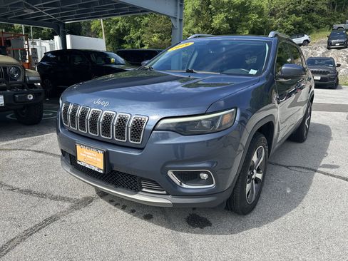 Used 2019 Jeep Cherokee Limited AWD/4WD image 2