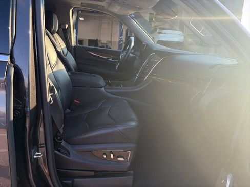 Used 2017 Cadillac Escalade ESV Premium Luxury image 46