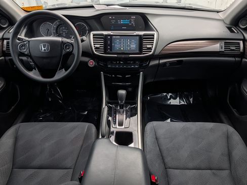 Used 2017 Honda Accord EX image 14