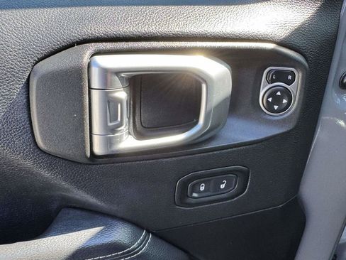 Used 2021 Jeep Wrangler Unlimited Sahara image 20