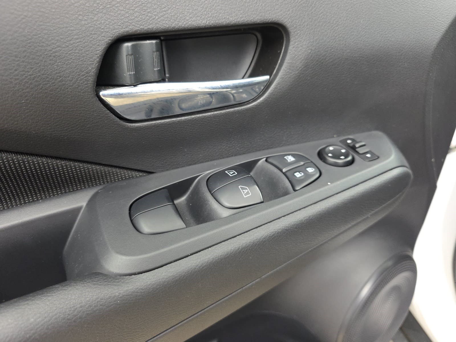 Used 2024 Nissan Kicks SV FWD image 24