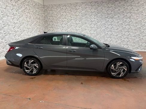 New 2026 Hyundai Elantra Limited FWD image 6