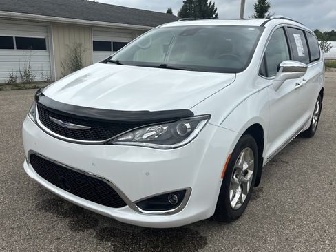 Used 2019 Chrysler Pacifica Limited w/ Advanced Safetytec Group FWD image 13