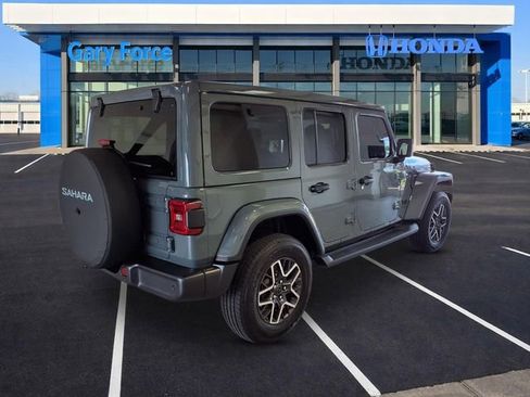 Used 2026 Jeep Wrangler Unlimited Sahara AWD/4WD image 2