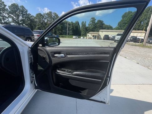Used 2011 Chrysler 300 Limited RWD image 20