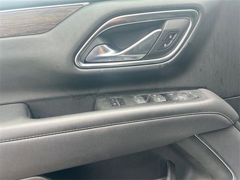 Used 2023 Chevrolet Suburban Premier image 17