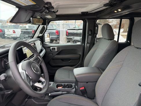 Certified 2025 Jeep Wrangler Unlimited Sahara AWD/4WD image 7