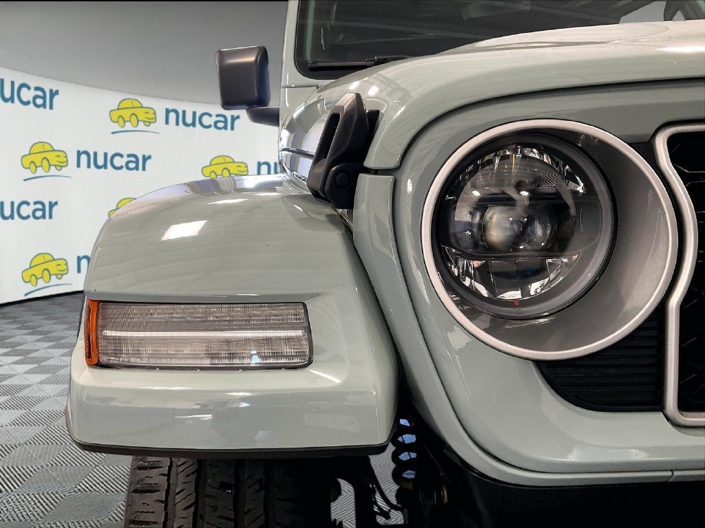 Used 2024 Jeep Wrangler Unlimited Sahara w/ Technology Group AWD/4WD image 33