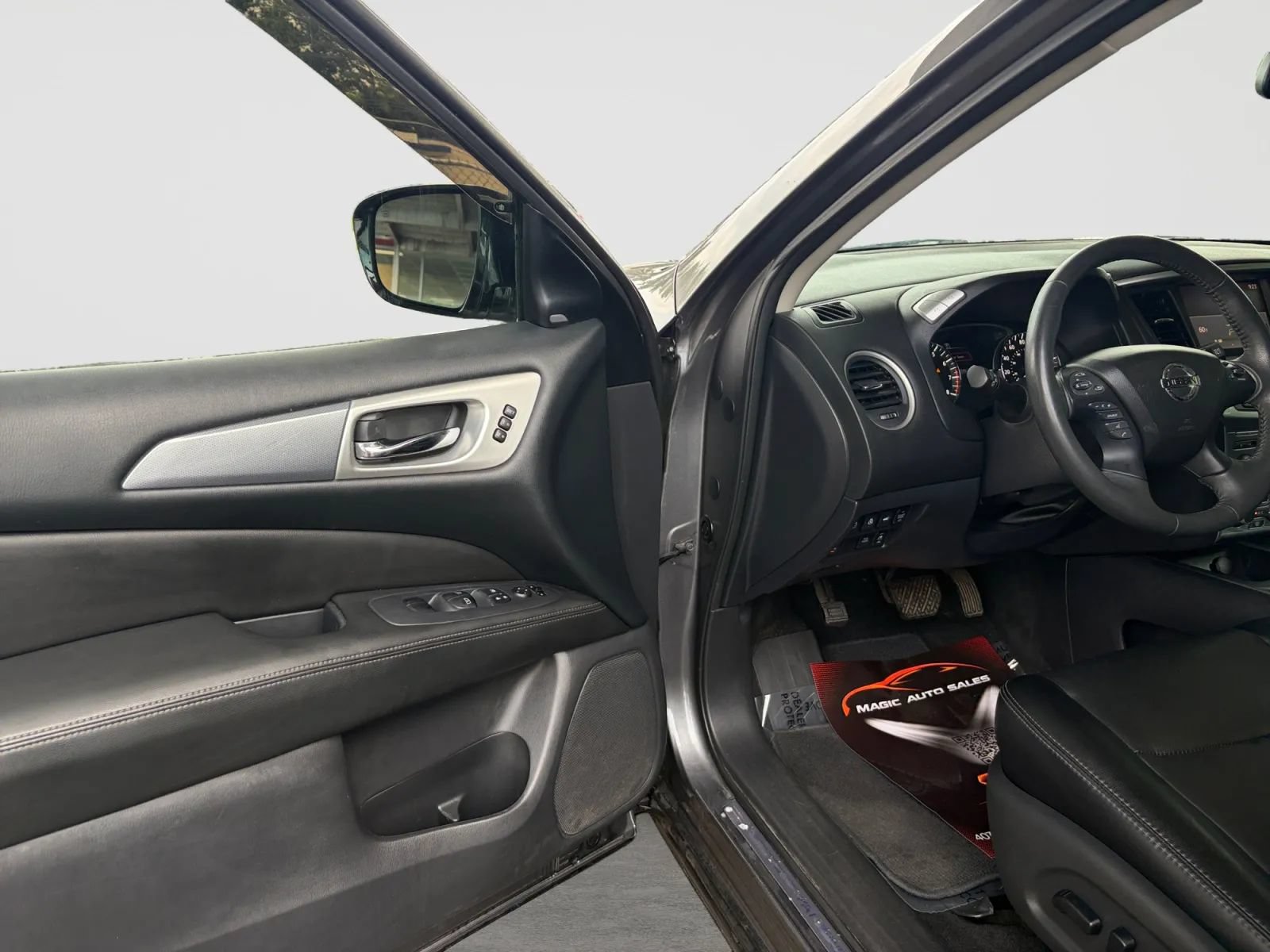 Used 2017 Nissan Pathfinder SL AWD/4WD image 11