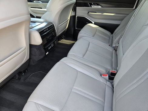 Used 2024 Jeep Wagoneer Series II w/ Flexible Seating Group RWD image 29