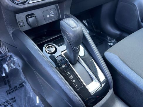 Used 2025 Nissan Versa SV FWD image 46