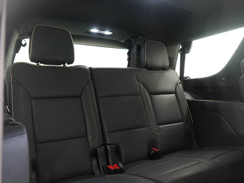 Used 2024 Chevrolet Tahoe Premier AWD/4WD image 14