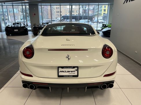 Used 2017 Ferrari California T image 8