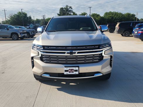 Used 2024 Chevrolet Tahoe Premier AWD/4WD image 2