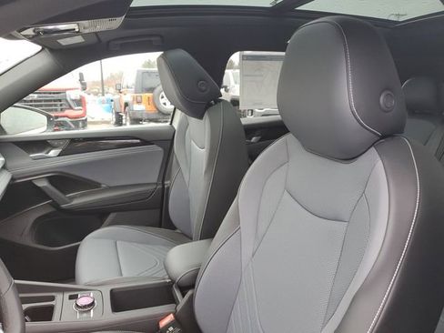 New 2026 Volkswagen Tiguan SE R-Line image 12