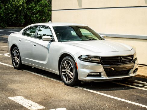 Used 2019 Dodge Charger SXT AWD/4WD image 10