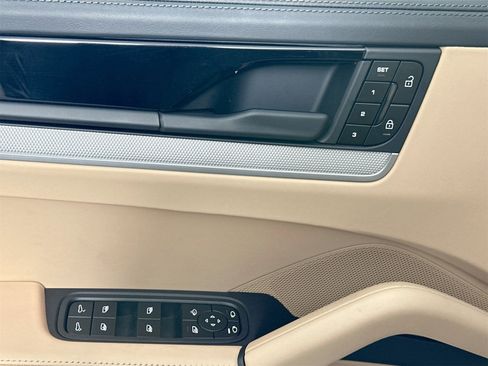 Certified 2025 Porsche Cayenne S image 31