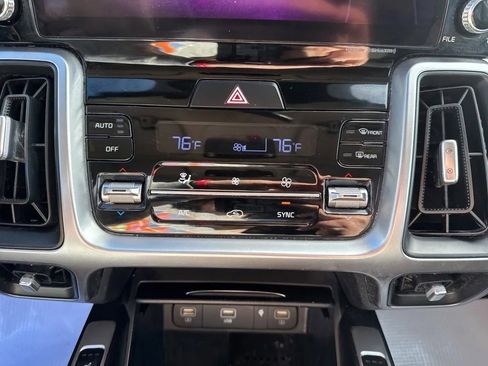 Used 2022 Kia Sorento EX w/ Panoramic Sunroof Package image 24